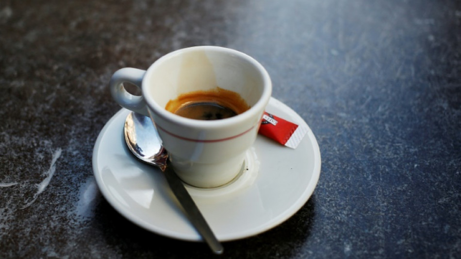 Beim Kaffeetrinken auf Arbeit verschluckt: Gericht sieht das als Arbeitsunfall