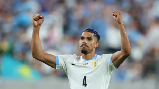 Zagueiro Ronald Ara&uacute;jo &eacute; d&uacute;vida no Uruguai para estreia na Copa do Mundo