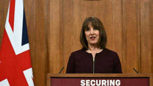 El gobierno laborista brit&aacute;nico anuncia importantes recortes presupuestarios para equilibrar las cuentas