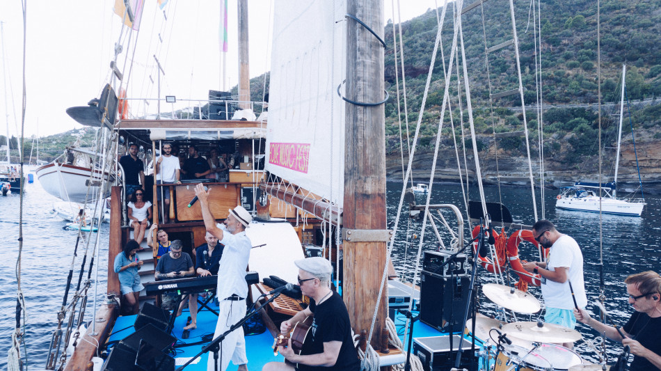 All'Eolie Music Fest terra e mare si parlano con il linguaggio della musica