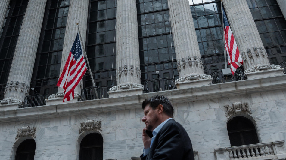 Wall Street apre sotto la parit&agrave;, Dj a -0,10% e Nasdaq -0,18%