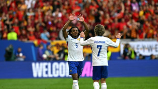 Jogador franc&ecirc;s pede para conter a extrema direita no pa&iacute;s