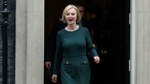 La primera ministra brit&aacute;nica sufre ataques crecientes en sus propias filas