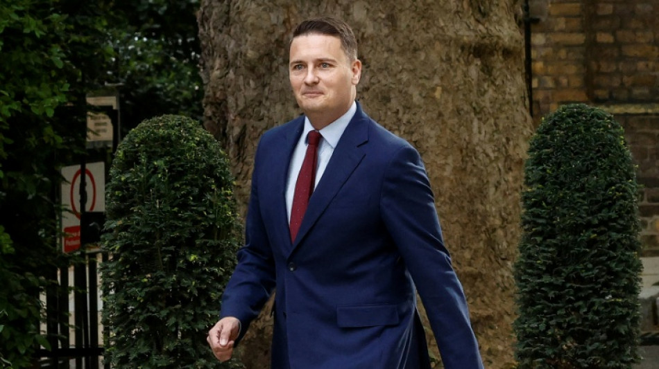 Ex-ministro brit&acirc;nico da Sa&uacute;de quer disputar a sucess&atilde;o de Starmer