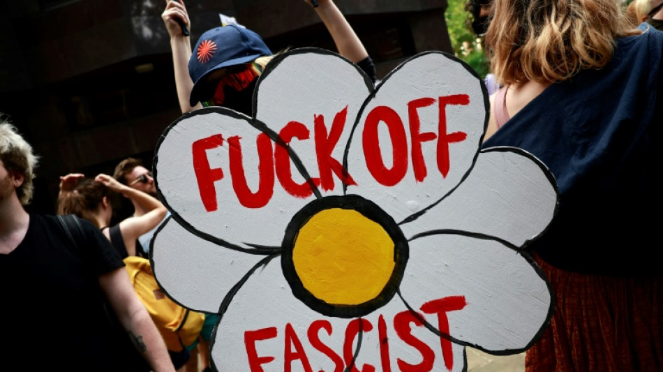 Manifesta&ccedil;&otilde;es em todo o Reino Unido para denunciar a viol&ecirc;ncia racista