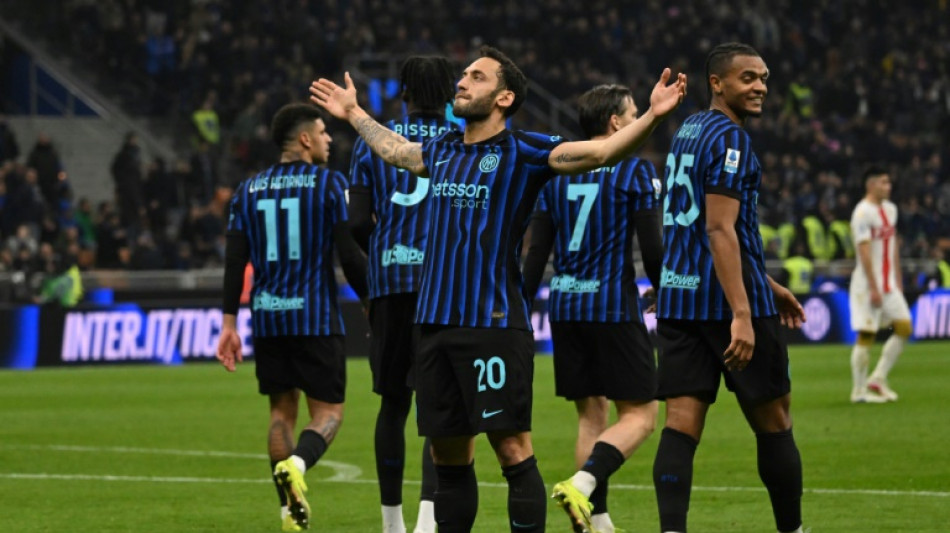 Inter de Mil&atilde;o vence Genoa (2-0) e segue firme rumo ao Scudetto