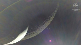 Tras sobrevolar la Luna de cerca, la c&aacute;psula Orion inicia su regreso a la Tierra