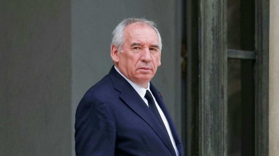 Bayrou entre dans le dur face aux risques de censure et de blocages