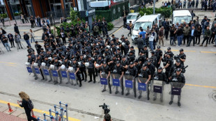 Nach gerichtlicher Absetzung von CHP-Spitze: T&uuml;rkische Polizei st&uuml;rmt Sitz der Opposition 