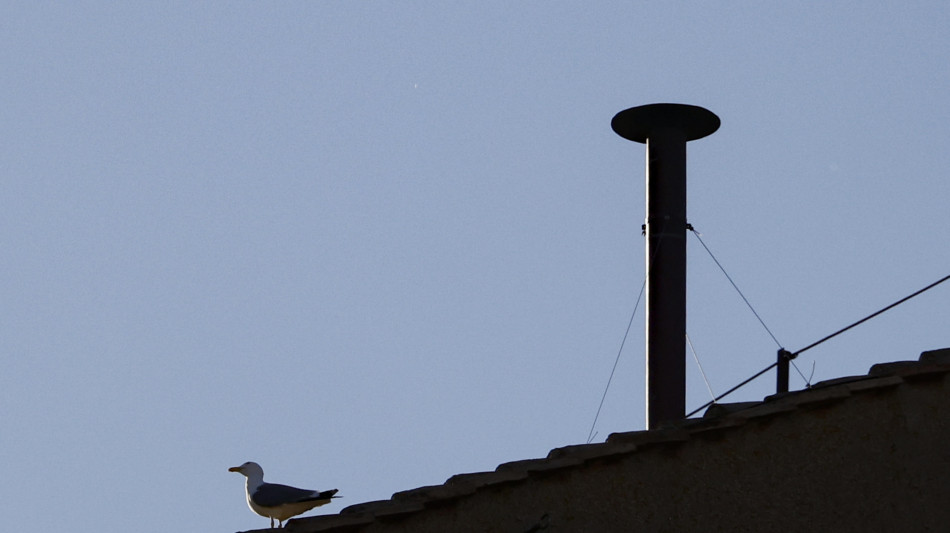 I cardinali nella Sistina, attesa sugli scrutini della mattina