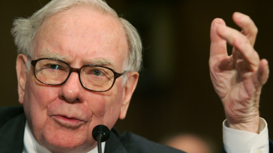 Warren Buffett to remain as Berkshire Hathaway board chair