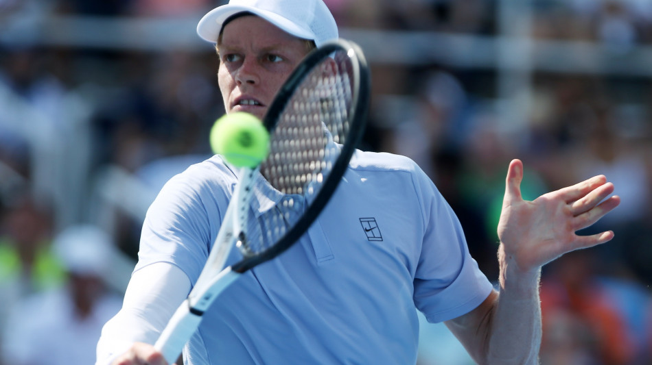 Tennis: Sinner si ritira, Alcaraz vince Cincinnati