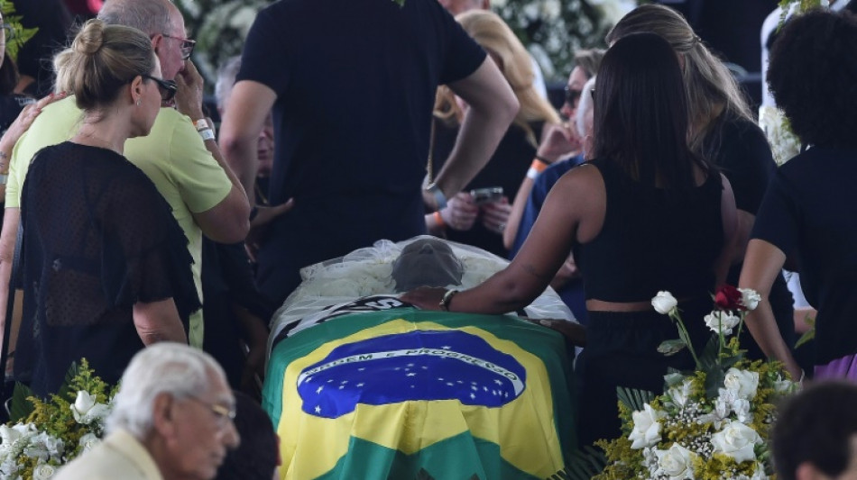 Au stade de Santos, des milliers de Br&eacute;siliens expriment leur "gratitude" &agrave; Pel&eacute;