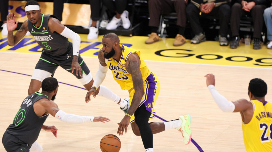 Playoff Nba: Lakers eliminati, LeBron 'futuro? Devo riflettere'
