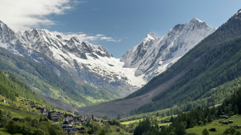 El deslizamiento de un glaciar en Suiza destruye parcialmente un pueblo y deja un desaparecido