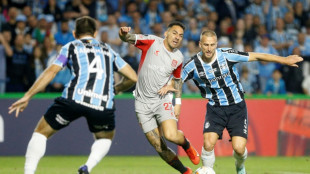 Gr&ecirc;mio empata com Estudiantes (1-1) e passa em 2&ordm; do Grupo C da Libertadores