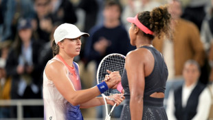 Depois de salvar match point, Swiatek bate Osaka e avan&ccedil;a em Roland Garros
