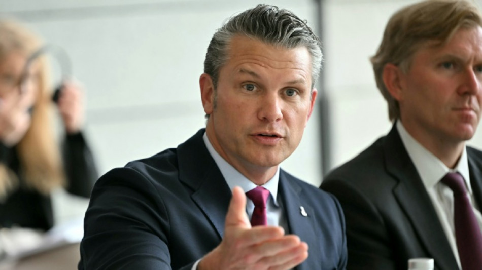 Hegseth insta Europa a combater a 'invas&atilde;o' de migrantes e a se rearmar