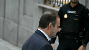 Los casos de prostitución y acoso sexual ponen en peligro el apoyo femenino al Partido Socialista español