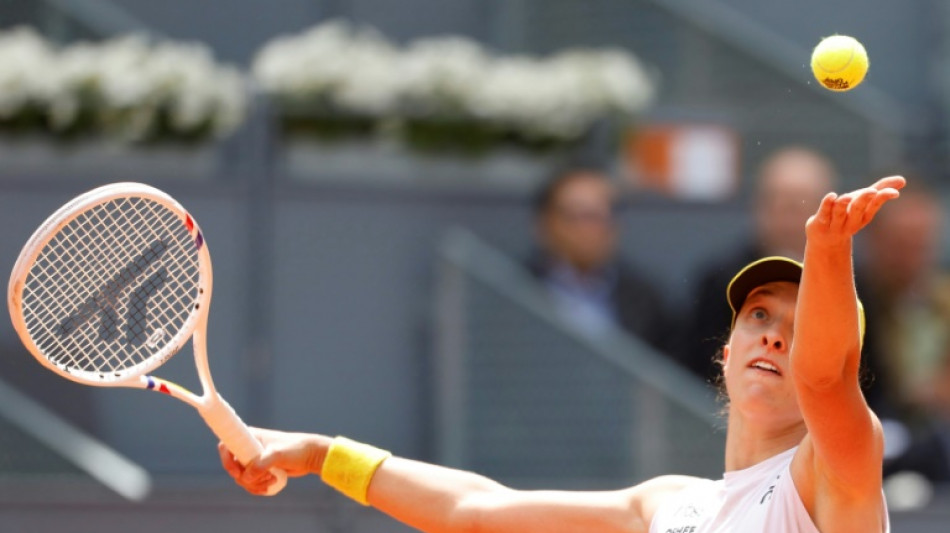 Swiatek sofre mas vence Shnaider e vai às quartas do WTA 1000 de Madri