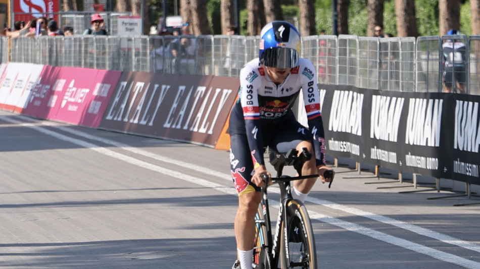 Giro: Tarling vince la prima crono, Roglic in maglia rosa