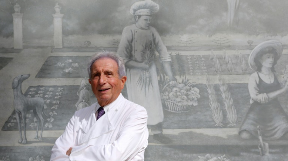 D&eacute;c&egrave;s du chef Michel Gu&eacute;rard, trois &eacute;toiles au Michelin depuis 1977