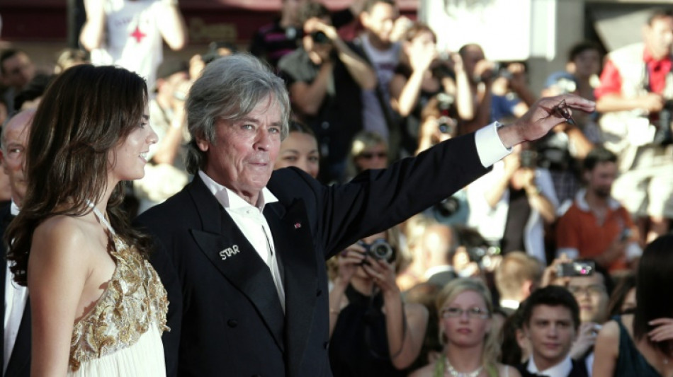 Una joven acude a la justicia suiza para obtener el ADN de Alain Delon para una demanda de filiaci&oacute;n