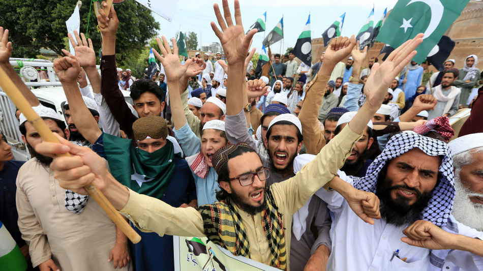 Trump, aumenter&ograve; 'sostanzialmente' scambi con India e Pakistan