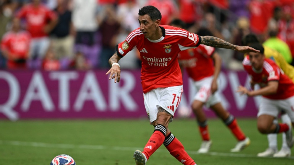 Benfica goleia Auckland (6-0) em jogo com mais de 2 horas de interrup&ccedil;&atilde;o na Copa de Clubes
