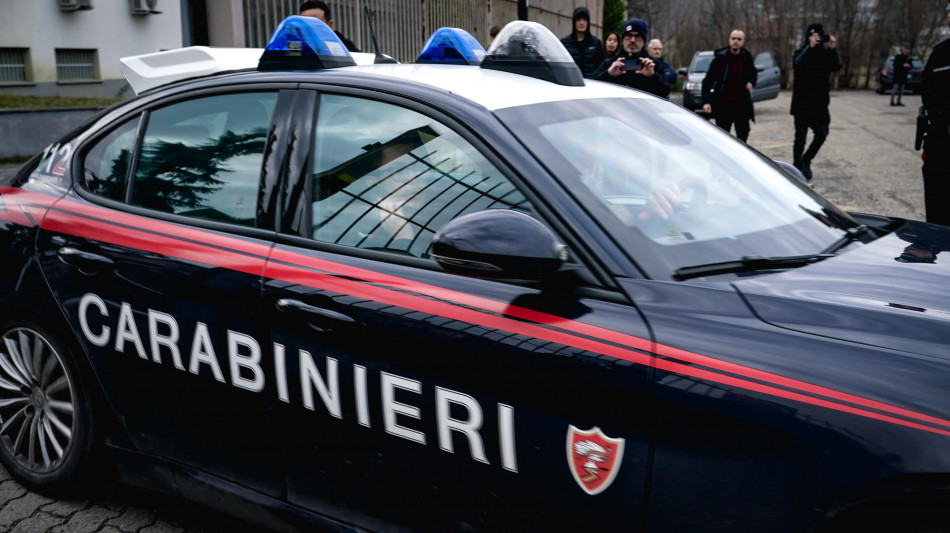 Uomo trovato morto in casa nel Milanese, si procede per omicidio