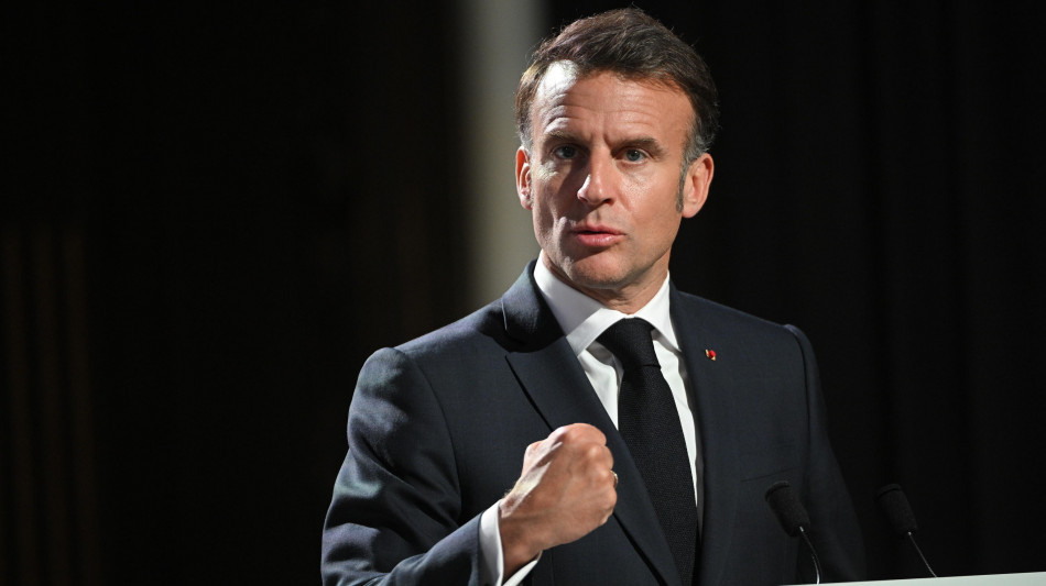 Macron, i russi accettino tregua 30 giorni, sanzioni a chi viola