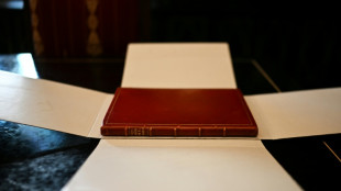 Un raro ejemplar de un libro de Neruda sobre la Guerra Civil espa&ntilde;ola se exhibir&aacute; en Chile