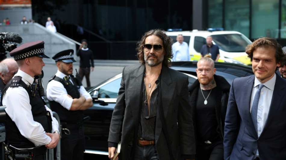 Le com&eacute;dien Russell Brand plaide non coupable de viols et agressions sexuelles &agrave; Londres