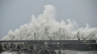 Typhoon Podul pummels Taiwan, heads towards China