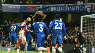 Chelsea segura empate contra líder Arsenal (1-1); Liverpool volta a vencer