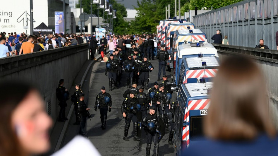 La violencia policial se invita a la campa&ntilde;a de las legislativas en Francia
