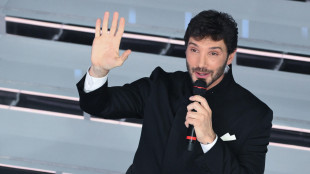 De Martino annuncia le date di Sanremo 2027, dal 16 al 20 febbraio