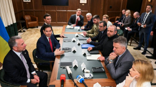 Les discussions marathon entre Ukrainiens et Américains se poursuivront samedi en Floride
