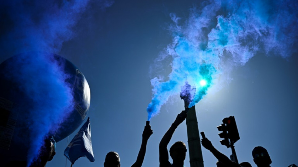 L'intersyndicale donne jusqu'&agrave; mercredi &agrave; Lecornu pour r&eacute;pondre "&agrave; leurs revendications"