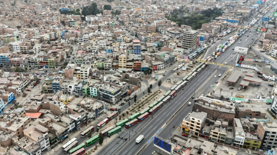 Una protesta de choferes contra la extorsi&oacute;n semiparaliza la capital peruana