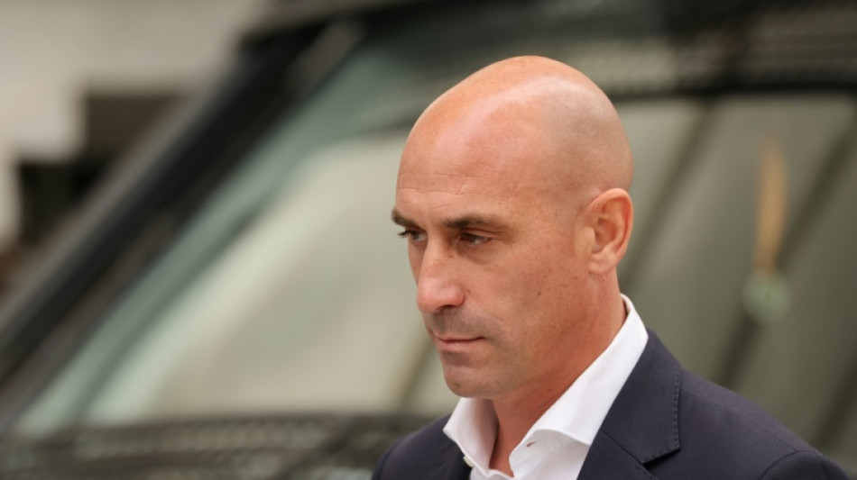 Luis Rubiales, de mandam&aacute;s del f&uacute;tbol espa&ntilde;ol al banquillo por un beso no consentido
