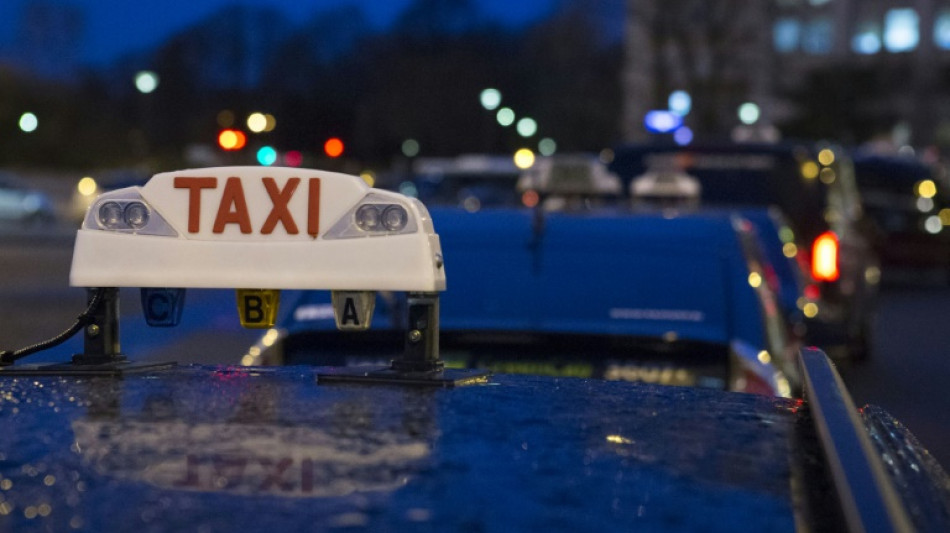 Uber accus&eacute; de concurrence d&eacute;loyale par 2.480 taxis: d&eacute;cision le 18 d&eacute;cembre