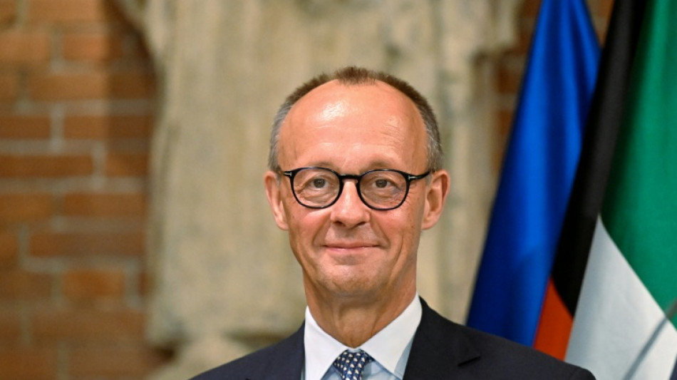 Merz fordert gesellschaftliche Debatte &uuml;ber Wehrdienst f&uuml;r Frauen