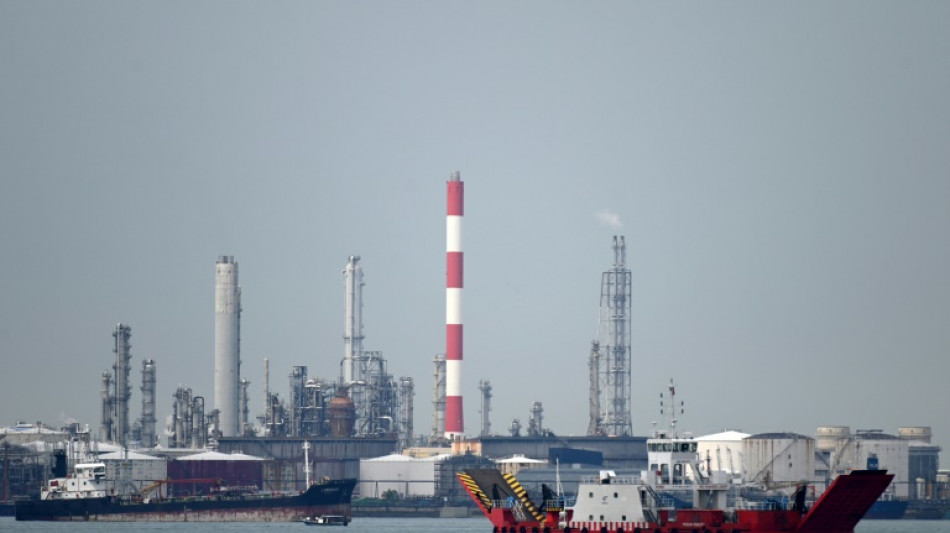 Petr&oacute;leo se derrumba luego de alzas sucesivas tras gesto de apertura diplom&aacute;tica de Ucrania