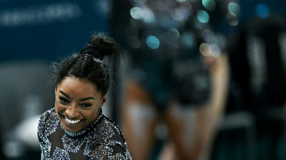 Simone Biles brilha em estreia nos Jogos de Paris, apesar de problema f&iacute;sico