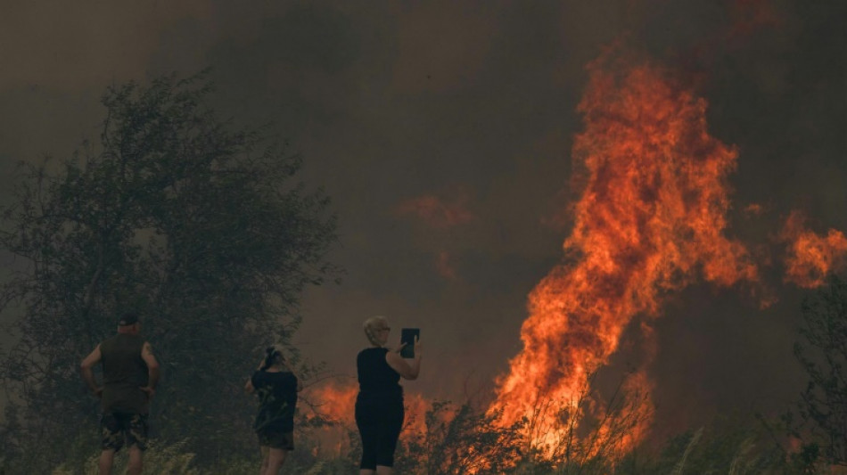 Incendie dans l'Aude: 10.000 hectares détruits, neuf blessés, l'A9 fermée