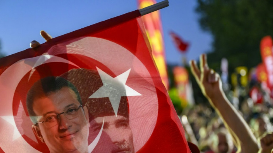 Detenidos tres alcaldes opositores en Turqu&iacute;a