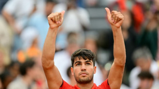 Alcaraz pasa a segunda ronda y se alista para el dobles con Nadal en Par&iacute;s