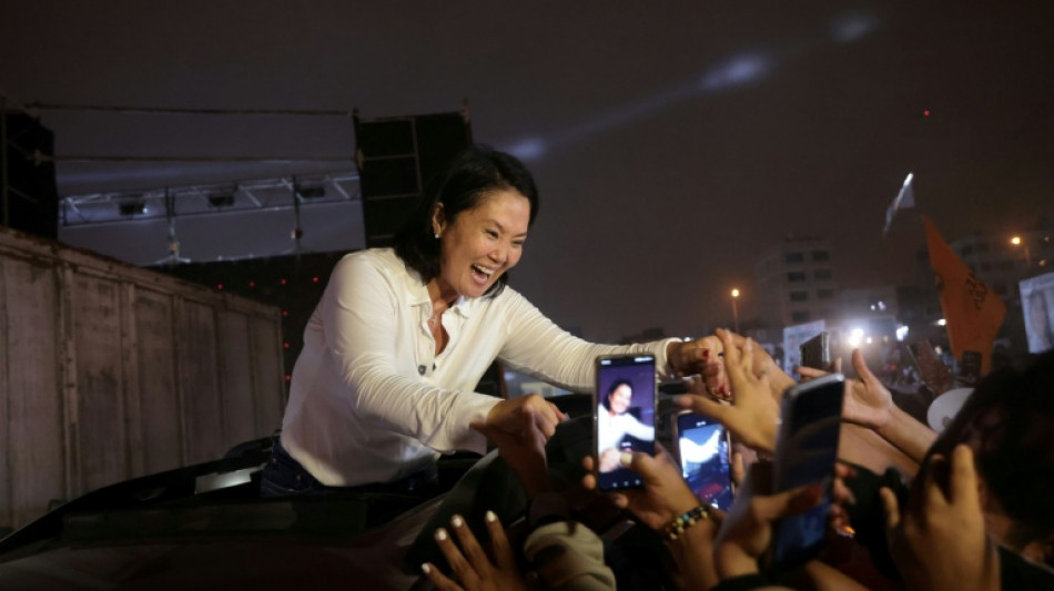 Candidatos de derecha lideran las encuestas a una semana de las presidenciales en Per&uacute;