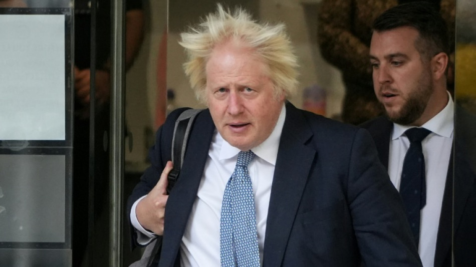 Confinamento antecipado poderia ter evitado 23 mil mortes por Covid na Inglaterra (investigação)